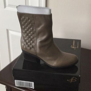 B Makowsky boots